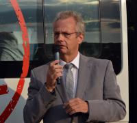 Bür­ger­meis­ter Det­lef Fleisch­mann (SPD) sprach bei der Auf­takt­rede, dass die Geflüch­te­ten „jetzt erst recht“ in Nauen auf­ge­nom­men werden.