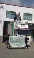 Tierbefreiungsaktivisten blockieren Schlachtfabrik