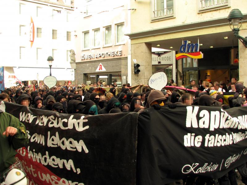 Demoanfang am Bertoldsbrunnen