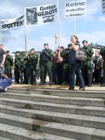 Polizei und Piusbrüder sind nass