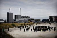 mehrere Hundert AktivistInnen dringen auf das Gelände eines Kohlekraftwerks in der Nähe von Kopenhagen. ca 100 werden verhaftet. 27.9.2009