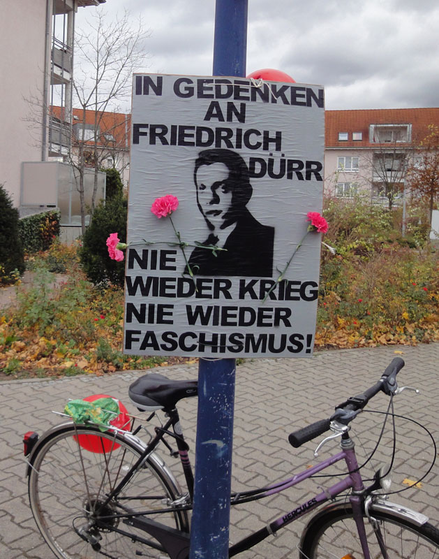 Gedenktafel, angebracht bei der Fahrradtour 2010