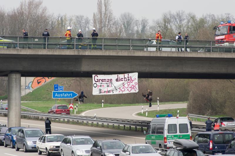 No Border Action Days. A5 Straszenblockade April 2016