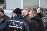Der Nazi Marius Geiger, zweiter von rechts am 07.02.15 in Pforzheim