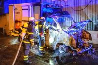 An der Großen Elbstraße brannten in der Nacht zu Freitag fünf Fahrzeuge