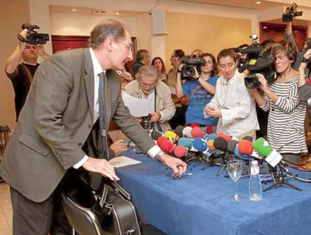 Currin-Pressekonferenzk.jpg