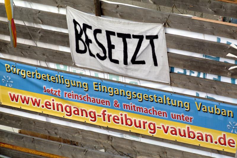 bleibt besetzt