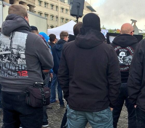 Eindeutige Nazis bei Berliner "Montags-Mahnwache"