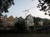 [TUE] Palmer, AfD und andere Rassist*innen in die Schranken weisen! - Banner am Baukran an der Neckarbrücke 2