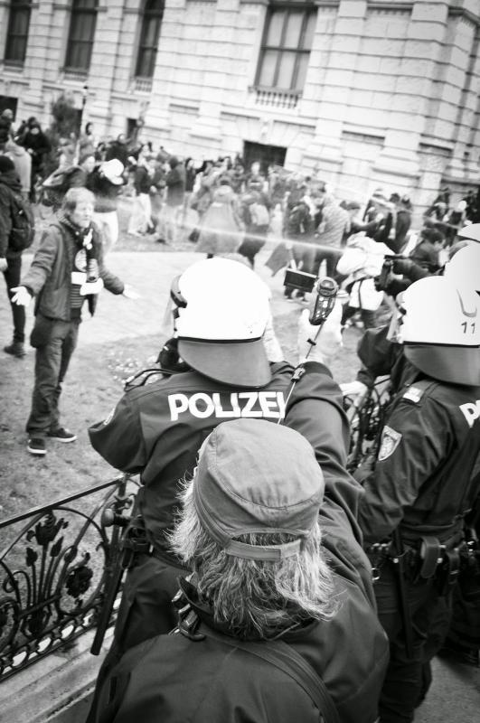 [Wien] Pfefferspray gegen Gegendemonstrant_innen