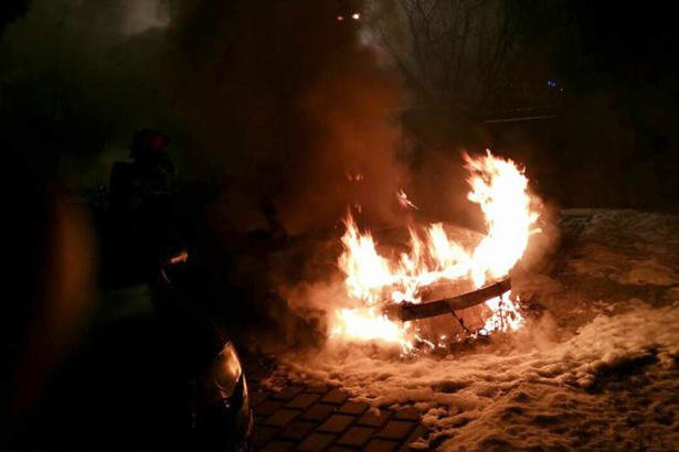  In der Nacht zu Montag nahmen Linksradikale Rache an einem Wagen eines Lokalfußballers. 