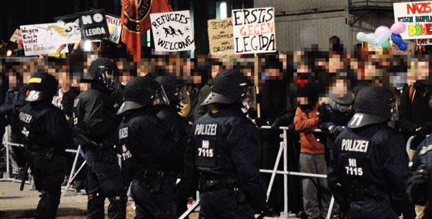 Legida-Gegner im Fokus: Polizei am 21. Januar 2015 (Foto: caruso.pinguin CC BY-NC 2.0)