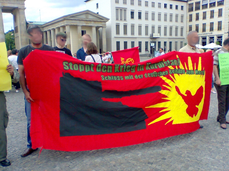 Protest gegen Krieg vor dem Brandenburger Tor