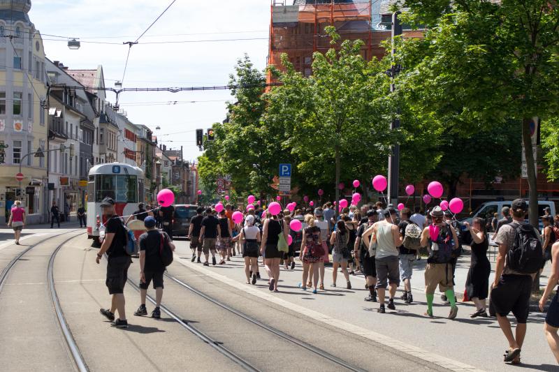 Demoversuch weg vom umzingelten Platz an der Johanneskirche