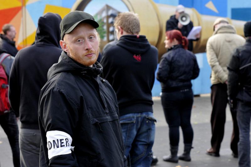 Patrick Illmer als Ordner auf der Demo "Gegen link Gewalt" am 22.11.2014 in Hannover