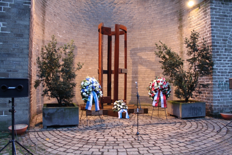 Mahnmal an der alten Stadtmauer