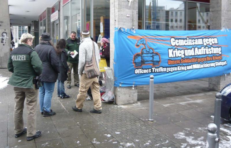 Vor der Messe beim Verteilen der Flugblätter