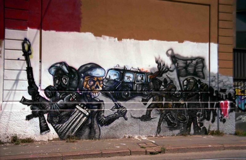 via Bramante, Milano 2001,  Carlo Giuliani Graffiti, (Foto: Azzoncao)
