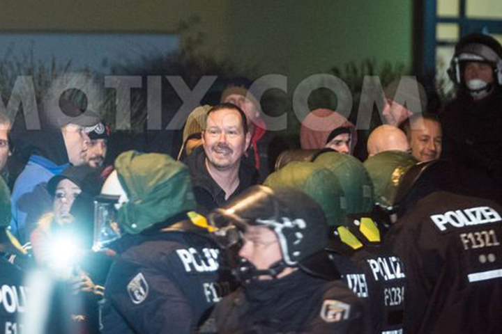 Andreas Käfer (NPD Marzahn) bei versuchter Störung der Antifa-Demo