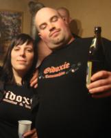 Erika Pavano und Michael Renz mit T-Shirts von „Oidoxie“