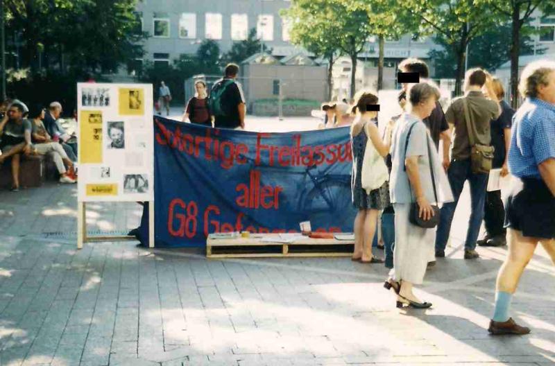 Informationsstände auf der Bochumer Kortumstraße (Sommer 2001)