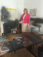  Die CDU-Abgeordnete Bettina Kudla in ihrem beschmierten Büro. 