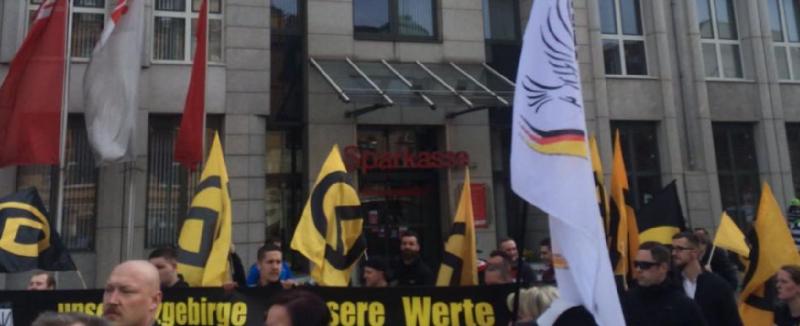 Mitglieder der Identitären Bewegung Erzgebirge und Zwickau bei einer Demonstration am 9.4.16 in Aue (7)