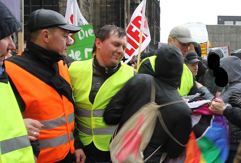 Auseinandersetzung bei Demo der „besorgten Eltern“ 6