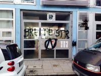 Farbanschlag in der Bernstorffstraße: Die Aktion ist eine Solidaritätsbekundung mit den Hausbesetzern aus der "Breiten Straße". Foto: MOPO