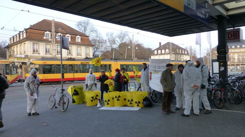 Atommülldesaster- Protestaktion 28-11-14 KA HBF-1-mail