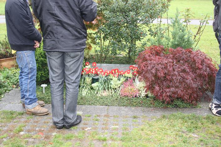 An den Gräbern von Baader, Ensslin und Raspe