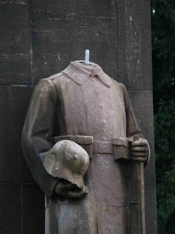 Azzoncao-Foto: Soldatendenkmal Bochum-Langendreer 2010 - I