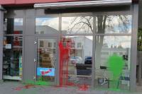 Farbanschlag auf das AfD-Büro in Ludwigsfelde.Quelle: Frank Pechhold