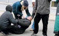 Die Polizei setzte Pfefferspray ein: Eine Demonstrantin schreit vor Schmerz.Foto: Schimkus 