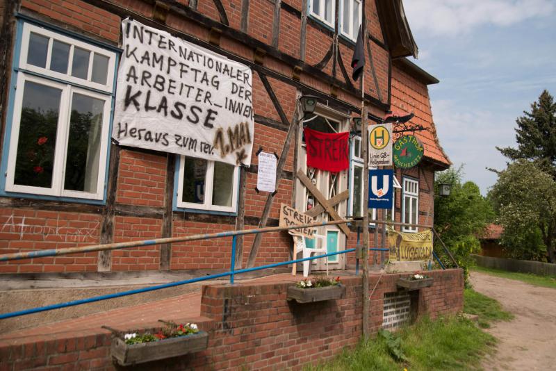 Der bestreikte Streikposten vorm bestreikten Meuchefitzer Gasthof