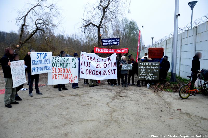 Solidarity action in front of the detention center in Ježevo