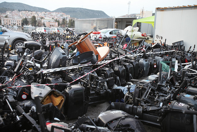 Motoren von Schlauchbooten am Hafen Lesbos