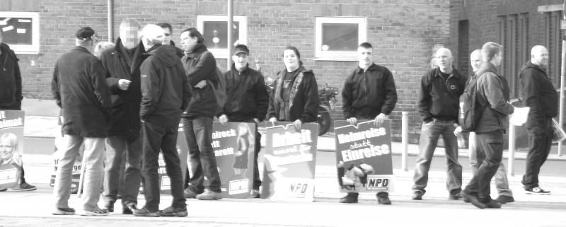 Die Gang mit coolen Plakaten