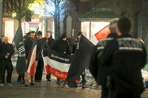 Villingen-Schwenningen: Rechtsradikale demonstrieren auf Marktplatz (1)