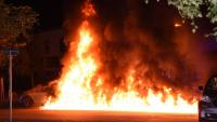  Die Fahrzeuge, die in Friedrichshain angezündet wurden, brannten vollständig aus Foto: spreepicture