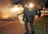 Nein, das ist nicht Berlin: In Freiburg haben Links-Autonome mit brennenden Straßenblockaden und Gewalt gegen die Räumung der Wagenburg im Stadtteil Vauban protestiert.