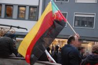 umgedrehte Deutschlandfahne als Zeichen des Protestes
