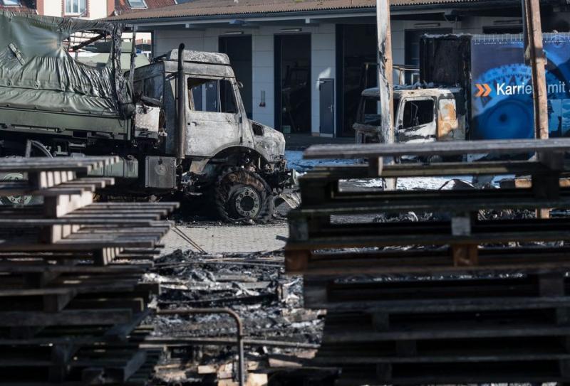 15 Lastwagen der Bundeswehr abgefackelt