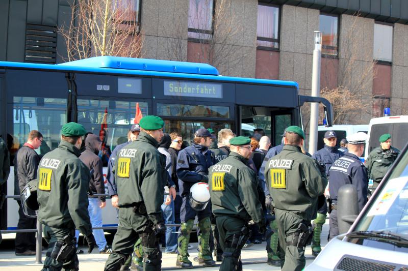 8.März 2014 Heilbronn, Sonderbus wartet am Berliner Platz auf die Nazis