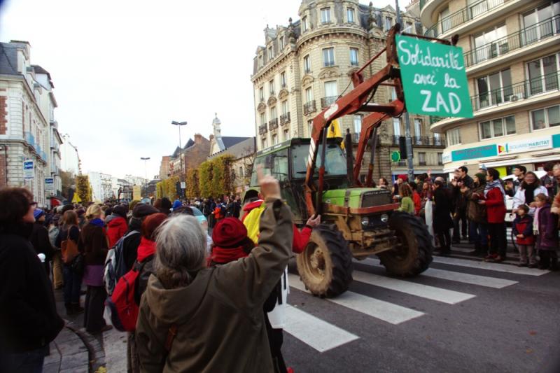 "Solidarität mit der ZAD!"