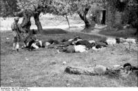 Bundesarchiv, Bild 101I-166-0527-04, Kreta, Kondomari, Erschießung von Zivilisten