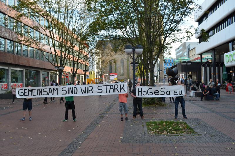 René Pingel mit "HoGeSa"-Banner in Dortmund