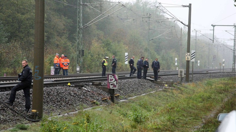 Auf die Bahnstrecke Berlin-Hamburg haben Linksextreme einen Brandanschlag verübt