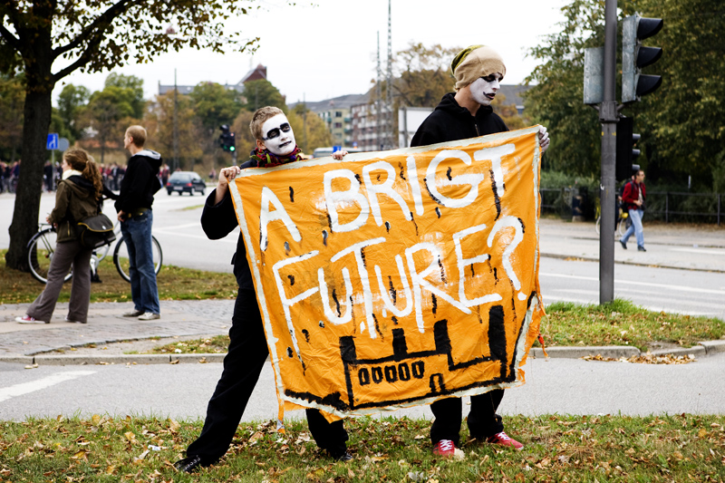a bright future - "shut it down" Aktion gegen ein Kohlekraftwerk in der Nähe von Kopenhagen am 27.9.2009