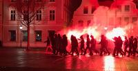 Maskenmarsch auf dem Cottbuser Altmarkt